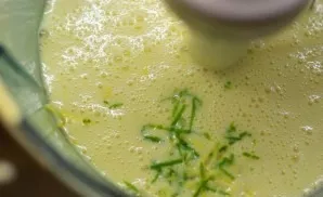 Add lemon juice and lime peel to the condensed milk and continue to beat the filling.