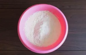 Add flour, baking powder. Beat with a mixer until smooth. The dough should be thick, homogeneous, but still have a fluffy consistency.