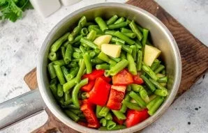 Put all the prepared vegetables in a saucepan.