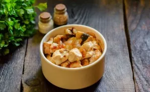 Put the chicken and mushrooms in small bowls.