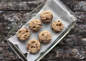 Take a heat-resistant form, cover it with baking paper and lay out the prepared dough with a spoon. Send cookies to an oven preheated to ...