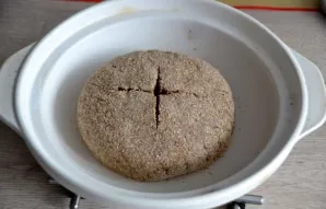 When the oven, together with the form, warms up to 250 degrees, remove the mold, add bread, make a notch, cover with a lid. Bake for 10 m...