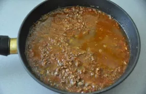 Pour in the chicken broth and saut until the liquid evaporates.