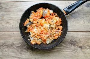 Return the vegetables to the pan, cover with a lid and simmer for another 15 minutes over low heat.