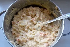 Add the apples and mix.