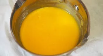 While the moreng is frying, mix the yolks, the remaining sugar (80 grams) and milk, and then cook the mass over low heat until thickened,...