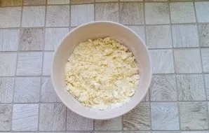 Mix the butter with dry ingredients until crumbly.
