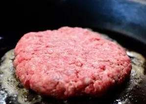 Fry the cutlet on one side until crispy.