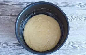 Grease the baking dish with a thin layer of butter. Lay out the dough. Set the ,,Baking,, mode for 45 minutes. After the specified time, ...