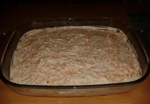 In order for the baked fish to have an appetizing crust, the top should be anointed with a small amount of mayonnaise or sour cream. Now ...