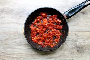 While stirring everything, fry over medium heat for 10 minutes.