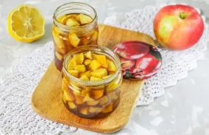 Put the apples in the jars, pour the syrup on top. Screw the hot lids on the jars immediately.