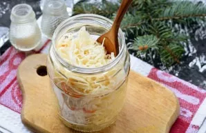 Transfer the cabbage to the refrigerator or cellar, where it will be stored all winter.