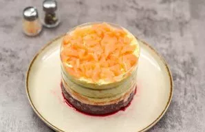 Cut the fish into small pieces. Take a ring and collect a salad  beets, carrots, potatoes, pickled onions, eggs, fish. Grease each layer ...