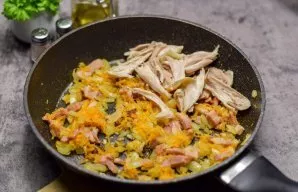 Also remove the chicken meat from the bones. Put in a pan, after a minute put everything in a saucepan with boiling broth and potatoes. A...