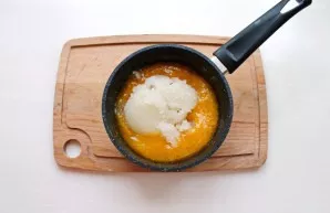 Add the swollen gelatin to the hot puree and stir until the gelatin is completely dissolved. Allow to cool to room temperature.