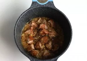 Transfer the onion to a saucepan with meat. Grate the meat and onion juice remaining in the pan with the wine. To do this, drain the rema...