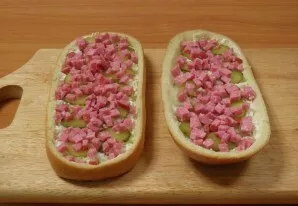 Cut the smoked sausage into small cubes and put on top of the cucumbers.