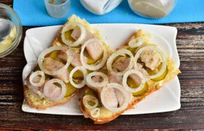 Sprinkle the tops of the sandwiches with black pepper and coriander.