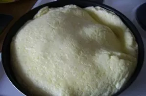 We take it out of the oven and serve it on the table with fresh herbs and vegetables. Delicious!