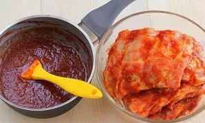 Now coat the pork ribs with the prepared sauce on all sides and put them in the refrigerator for 1-2 hours.