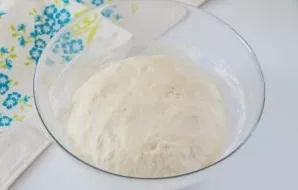 Leave the dough in a warm place for 30-40 minutes until it rises.