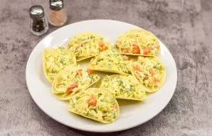 With a ready snack, stuff all the chips and serve at once.