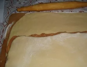 Cover the pudding with the edges of the dough.