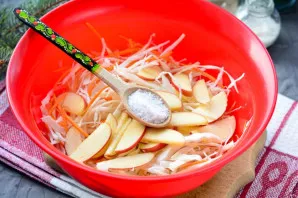 Add salt and black pepper, mix.