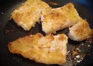 Fry the fish on both sides for 7-8 minutes over medium heat.