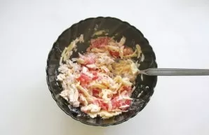 Salt the salad to taste and mix.