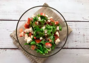 Season the salad with olive oil, salt and mix well.