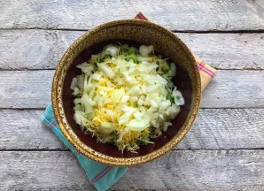 Peel the onion and chop finely.