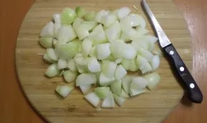 Peel and coarsely chop the onion.