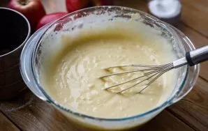 Mix all these ingredients with a whisk until you get a homogeneous dough, the consistency of which resembles sour cream.