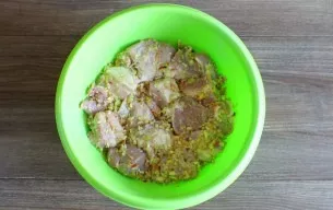 Mix everything well. Press with your palms to release the juice. Cover with cling film and refrigerate for at least 12 hours, up to a day...