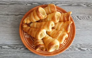 Remove from the molds and store in the refrigerator.