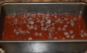 Sprinkle the bread with the remaining chocolate and bake for about 1 hour at a temperature of 180 degrees. Cool the bread completely and ...