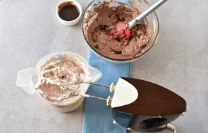 Separately, beat the cream until a stiff foam, pour in the remaining powdered sugar and chocolate syrup, as well as 2 tablespoons of coco...