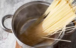 Boil water in a saucepan, salt, add spaghetti and cook until al dente  no more than 2 minutes.