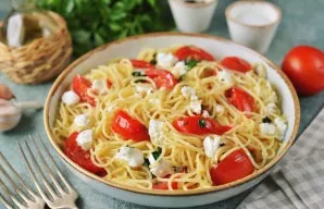 When serving, sprinkle everything with fragrant olive oil and serve immediately. Spaghetti with feta cheese and tomatoes is ready. Bon Ap...