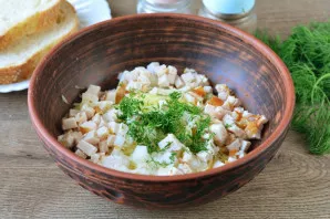 Put the ham in a bowl, add finely chopped dill there too.