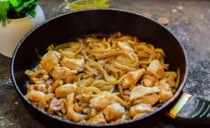 Add 100 ml. of water to the pan, add all the spices. Bring the water to a boil, then cover the pan with a lid, simmer the chicken in the ...