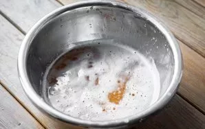 Set aside the bowl with the squeezed liquid for 5 minutes so that the potato starch settles on the bottom.