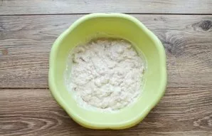 Sprinkle everything with pepper and mix well.