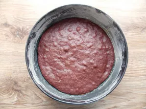 Put the form in a hot oven and bake the biscuit for 15-20 minutes until browned. Remove from the oven, remove the biscuit and put on the ...