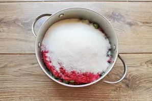 Pour sugar into a bowl and mix.