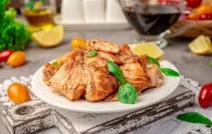 Serve ready-made fish with what you like. Ideal are pasta, rice or mashed potatoes.