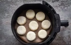 For convenience, line the grate of the hot fryer bowl with baking paper, then put all the curds on top. Put the bowl in the fryer. Bake t...
