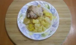 Divide into plates and serve hot.